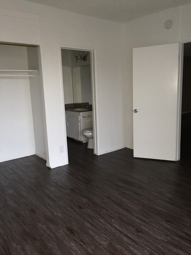 Foto del edificio - 15050 Parthenia St