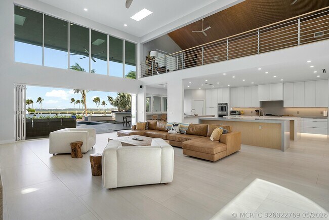 Building Photo - 6879 SE South Marina Way