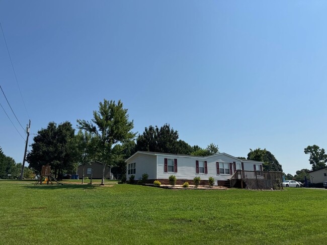 Building Photo - Three Bedroom Doublewide in Claremont