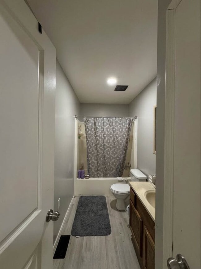 Building Photo - 112 Glenda St