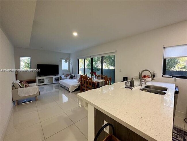 Foto del edificio - 306 NW 11th Ct