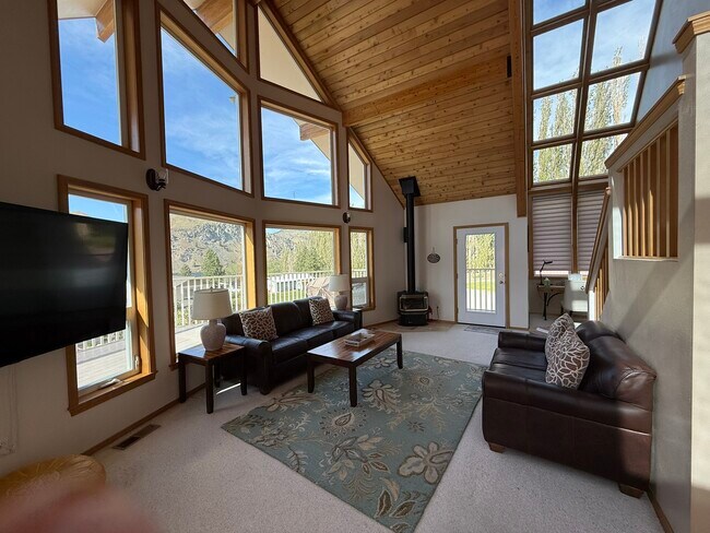 Foto del edificio - 432 Lakeview Dr