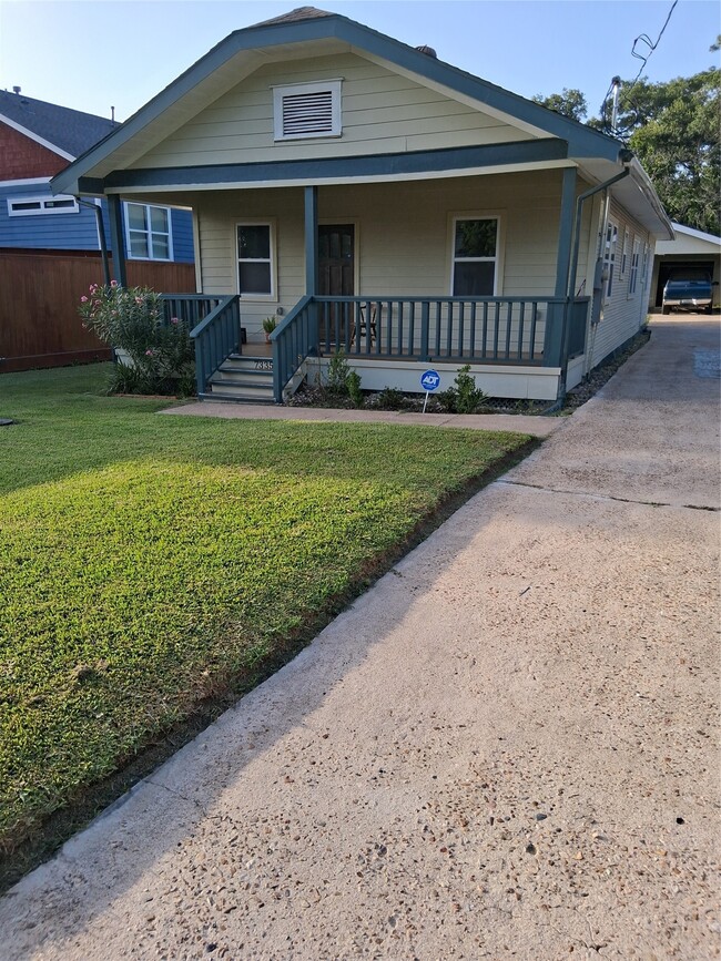 Building Photo - 7335 Santiago St