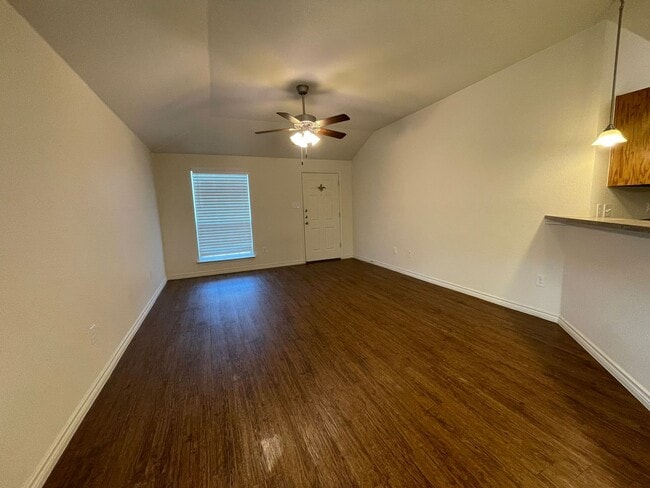 Building Photo - 1525 Justin Lp