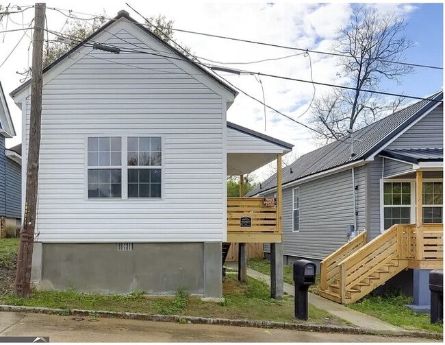 Building Photo - 1408 2nd Ave
