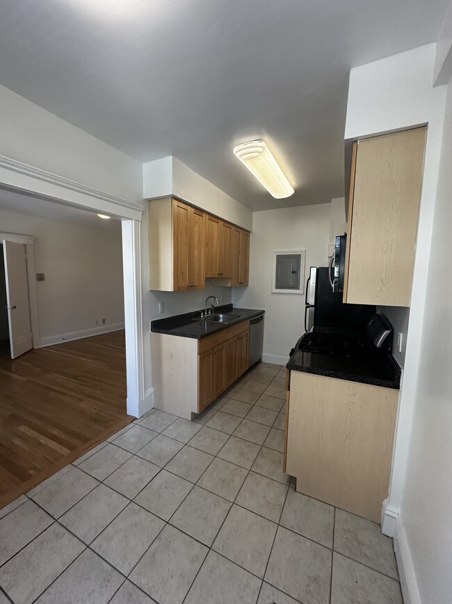 Building Photo - 5 Chauncy St