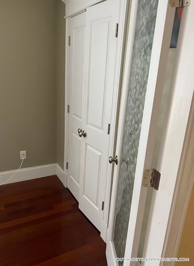 Foto del edificio - 632 E Broadway