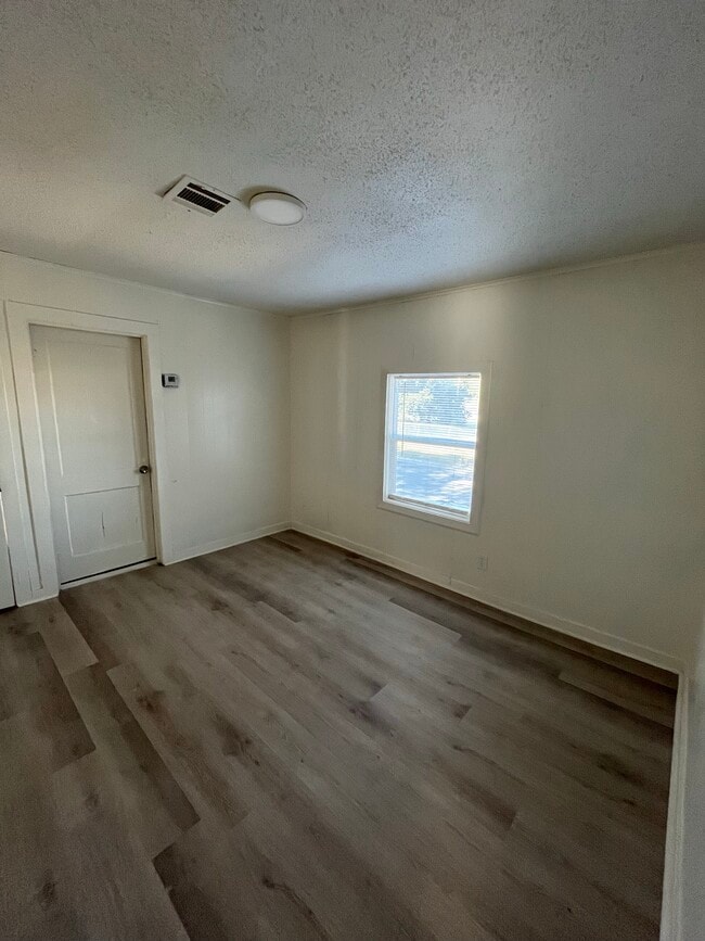 Building Photo - Forrest AVE #1