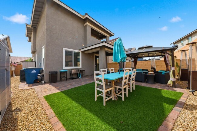 Foto del edificio - Elevated Living in Cadence – Model-Quality 3-Bedroom Home in Henderson’s Premier Master-Planned C...