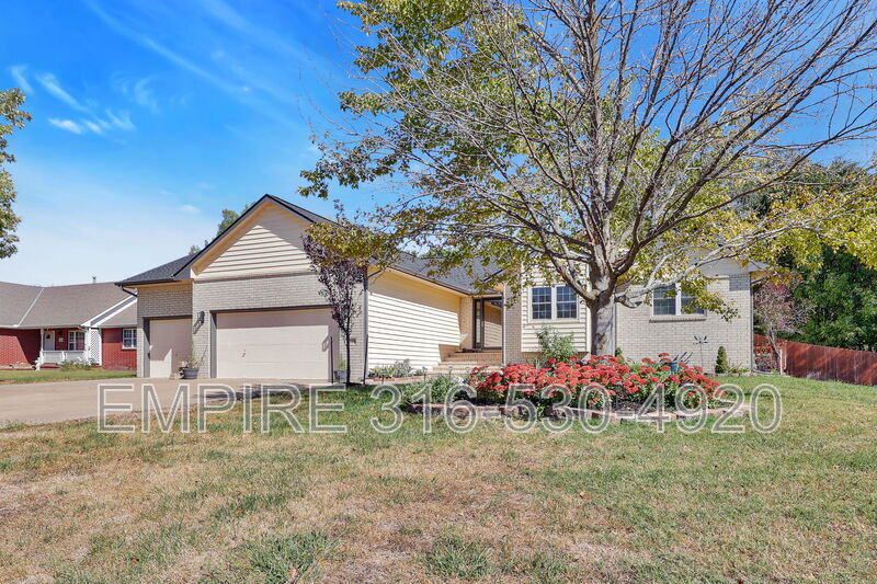 Foto principal - 1260 S Ridgehurst Cir