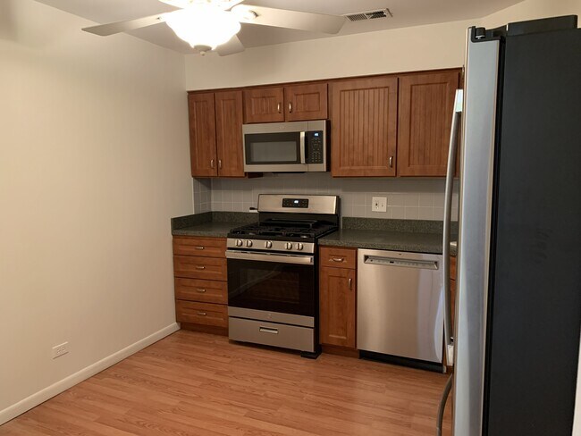 Cocina - 110 S Dunton Ave