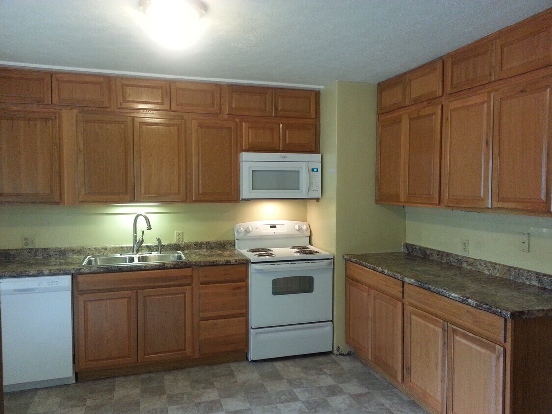 Kitchen - 1200 N Madison St