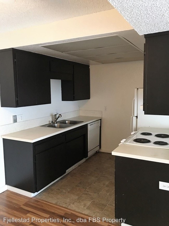 Building Photo - 842 Sinkler Way