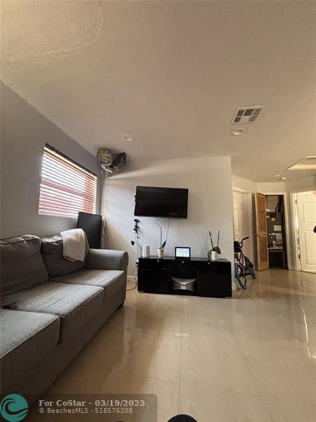 Foto del edificio - 2910 NW 6th Ct