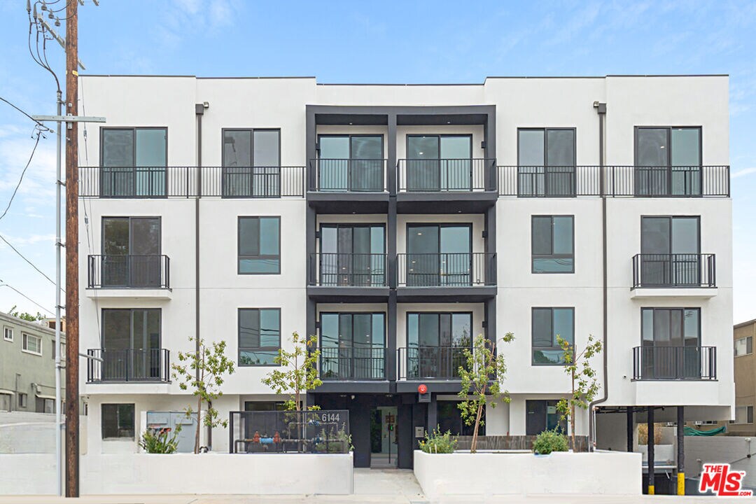 Foto principal - 6144 Whitsett Ave