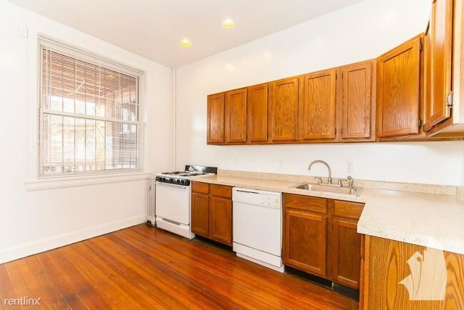 Foto del edificio - 1 br, 1 bath Apartment - 330 W Dickens Ave