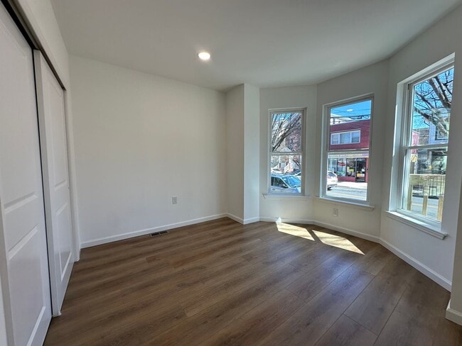 Foto del edificio - 27 Joyce Kilmer Ave