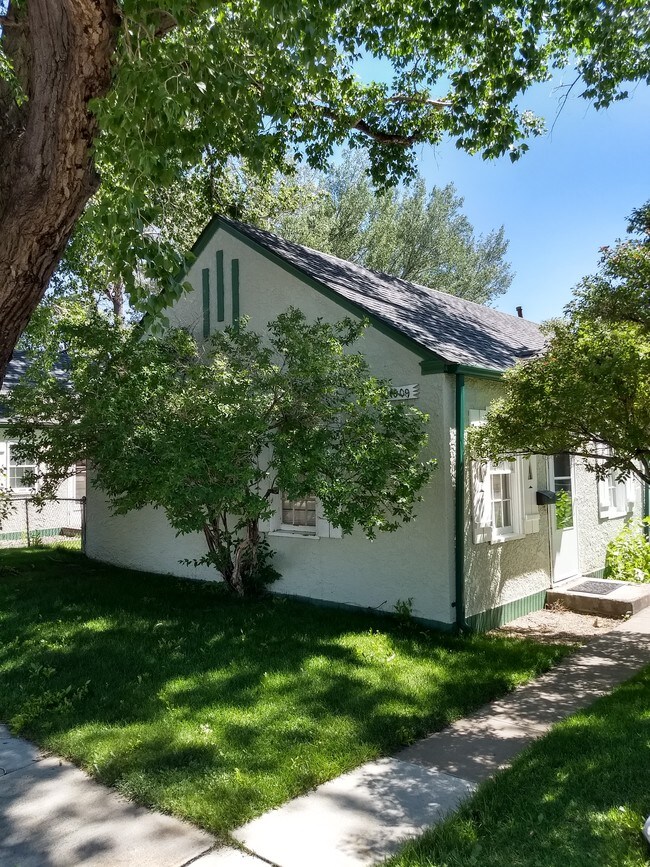 Apartamentos Cottonwood - 1009 S 2nd St
