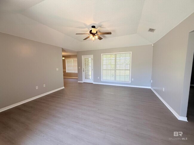 Foto del edificio - 521 Hamilton Blvd