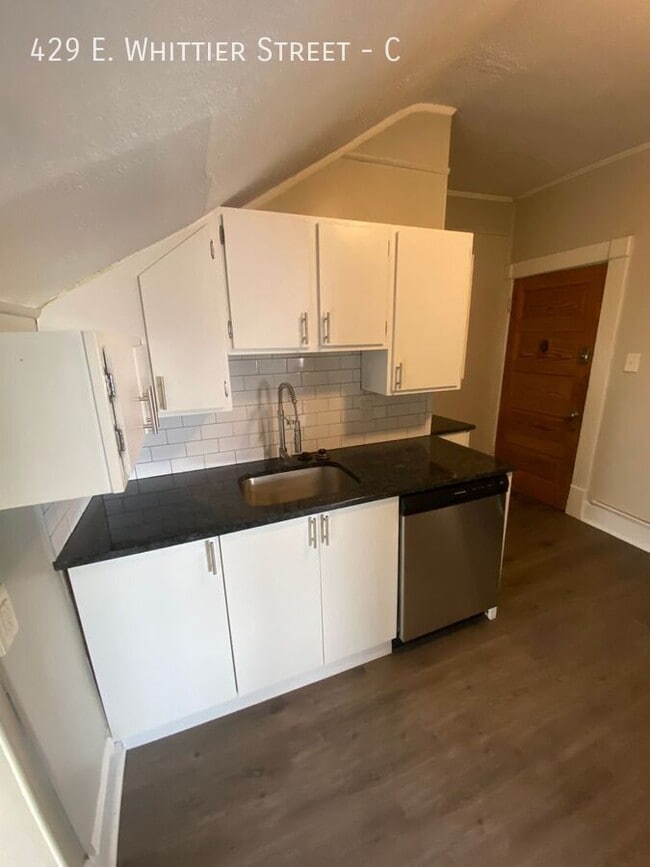 Building Photo - 429 E Whittier St