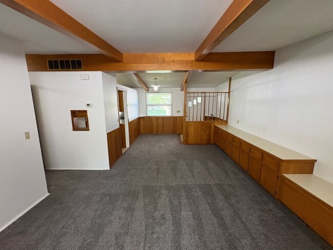 Foto del edificio - Charming Home, new carpet, laundry, backyard