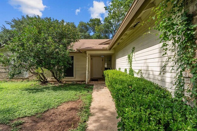 Foto del edificio - 4509 Brown Bark Pl