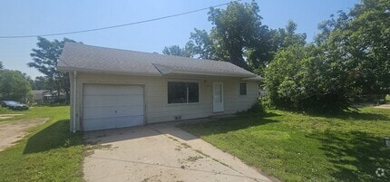 Building Photo - 5044 N Salina St