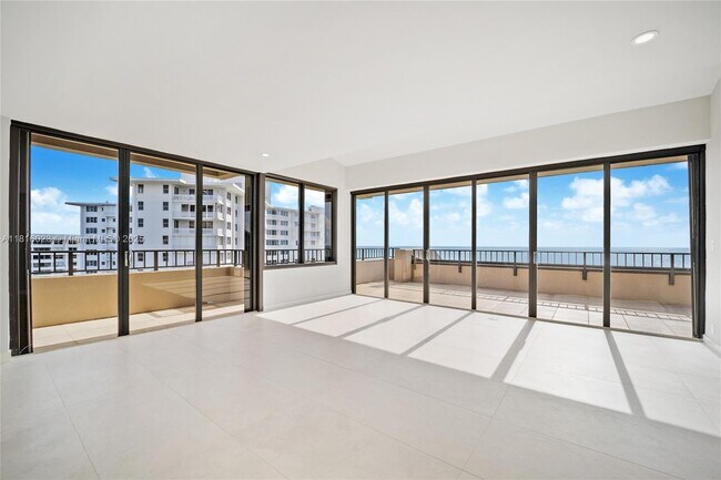 Foto del edificio - 251 Crandon Blvd