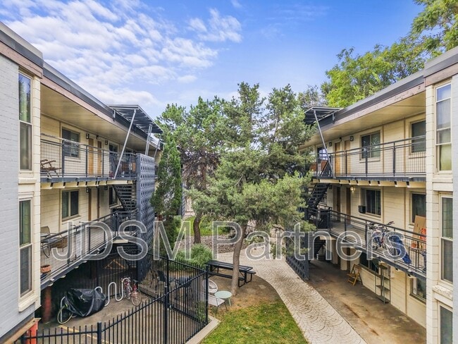 Building Photo - 2860 W 32nd Ave