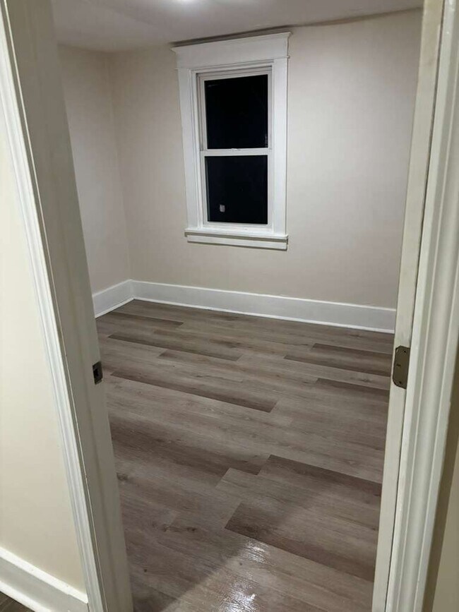 Foto del edificio - 2423 Falls St