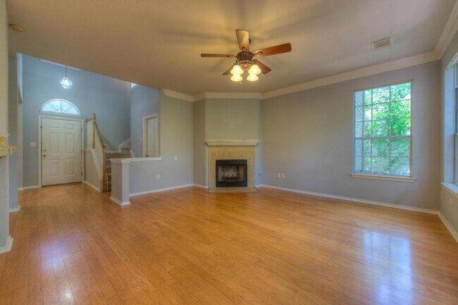Foto del edificio - 12610 Mcnelly Trail