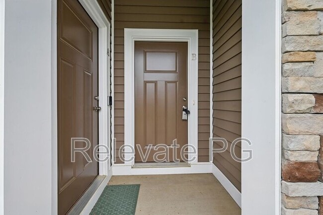 Building Photo - 636 Brookwood Glen Terrace