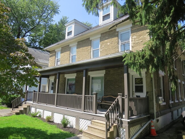 Building Photo - 33 Maple Ave