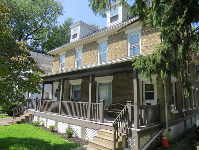 Foto del edificio - 33 Maple Ave