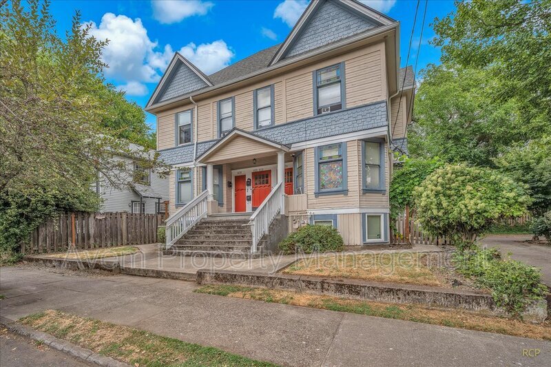 Primary Photo - 3030 N Williams Ave