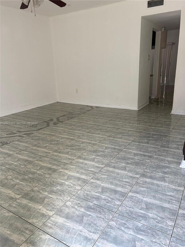 Foto del edificio - 270 NE 142nd St