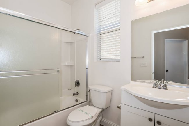 Foto del edificio - 9396 Lakepoint Dr