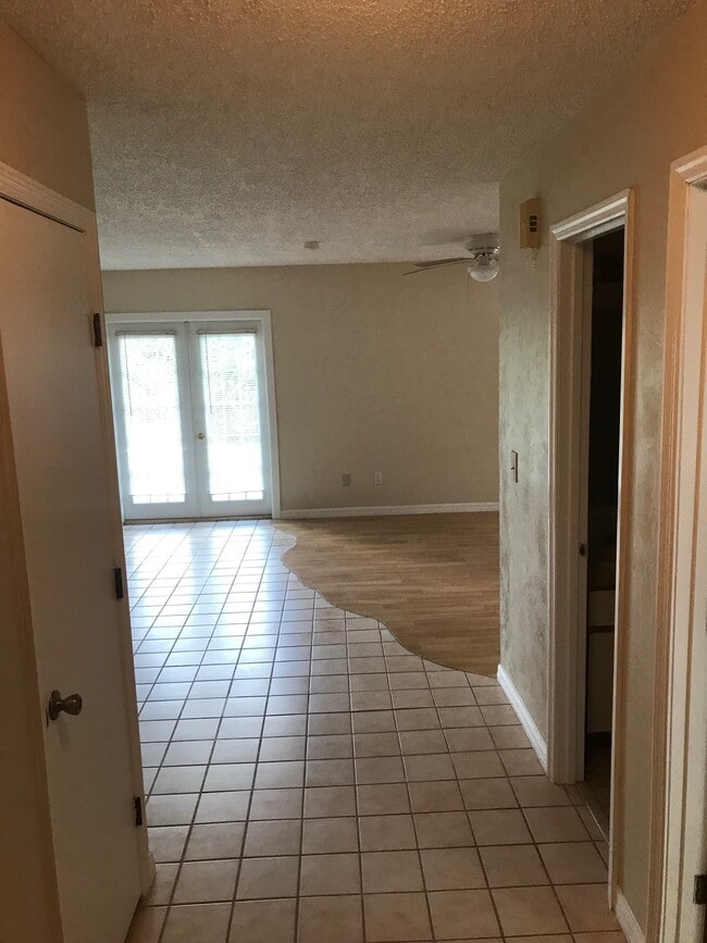 Building Photo - 19 Woodstone Ln