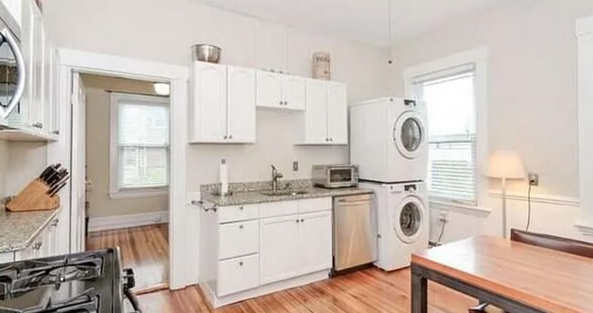 Building Photo - 133 Otis St