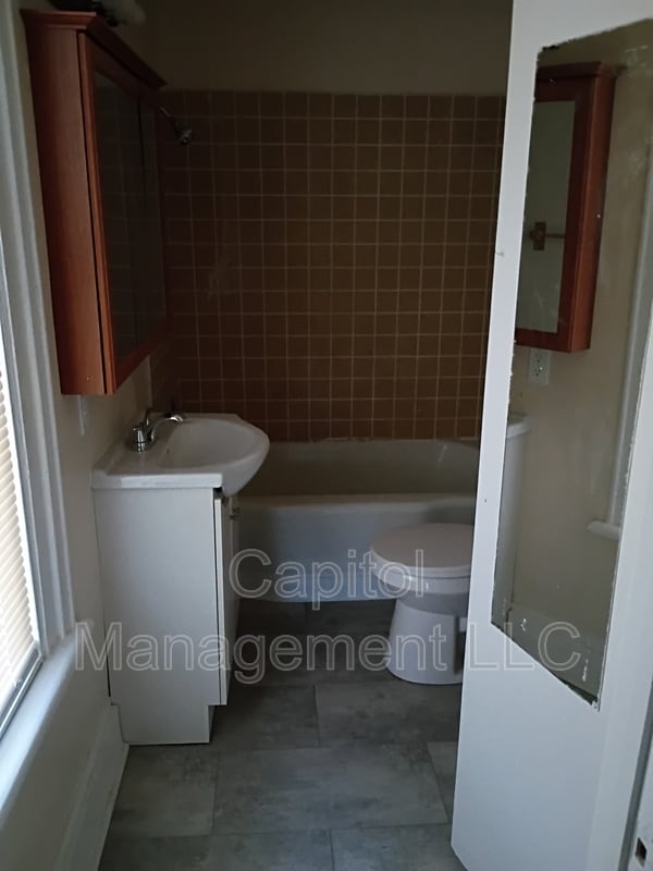 Building Photo - 917 Seymour Ave