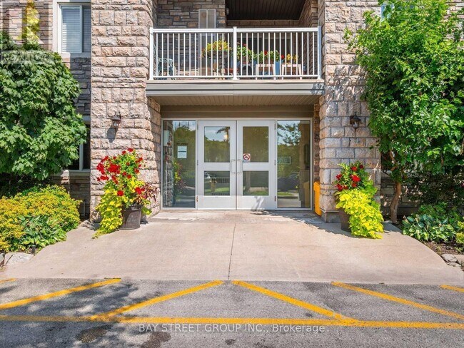 Photo du bâtiment - 684 Warden Ave.