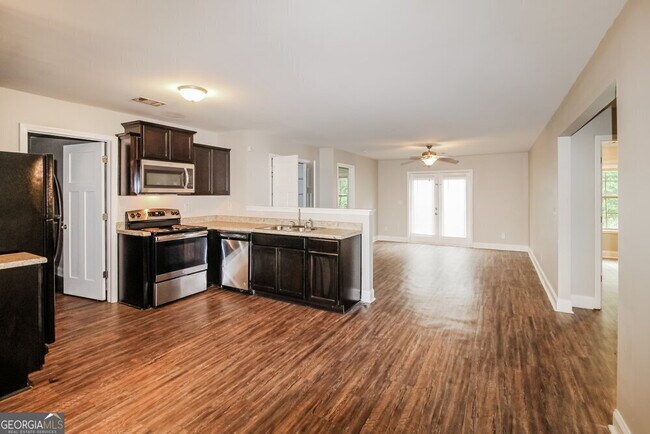 Foto del edificio - 153 Colony Park Ln
