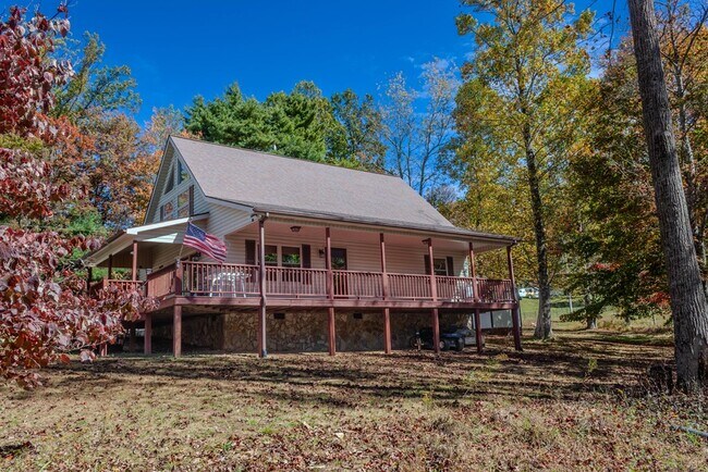 Foto del edificio - 450 Rhododendron Ln