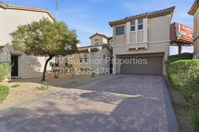 Foto del edificio - NW!! 4 Bedrooms!!! One Bedroom Down!!  Pool!!! Tankless Hot Water Heater!! Court yard at entrance...