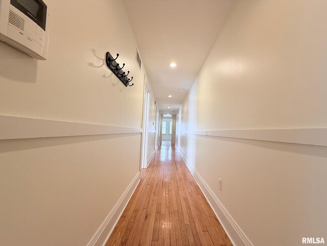 Building Photo - 421 13th St