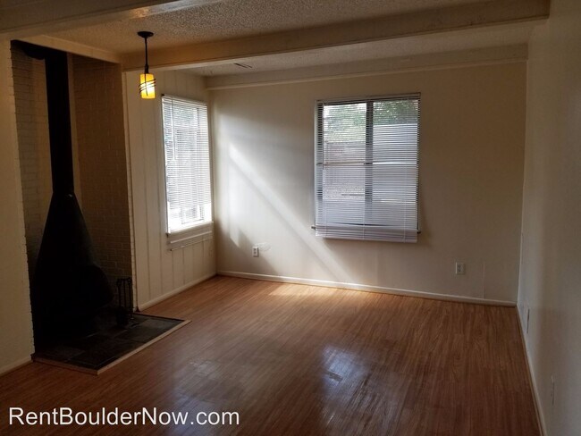 Foto del edificio - 1705 Marine St