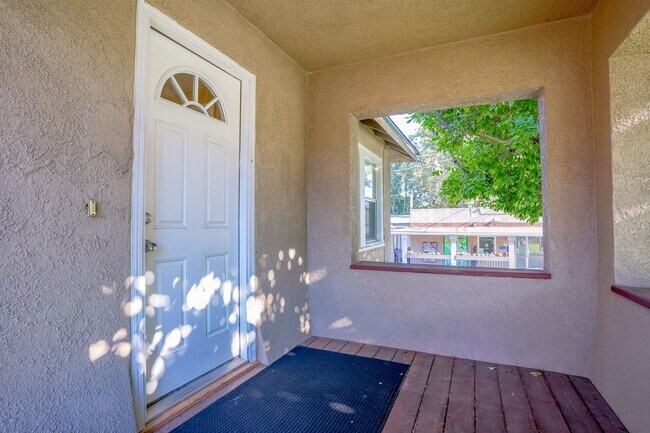 Building Photo - Charming One Bedroom Napa Home