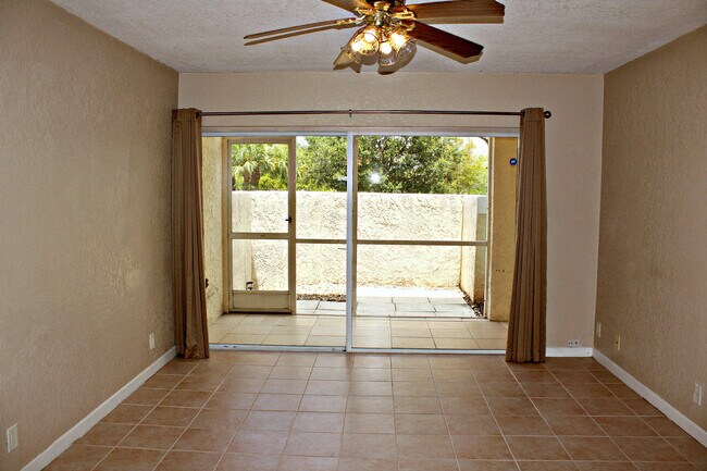 Building Photo - 1500 SE Royal Green Cir