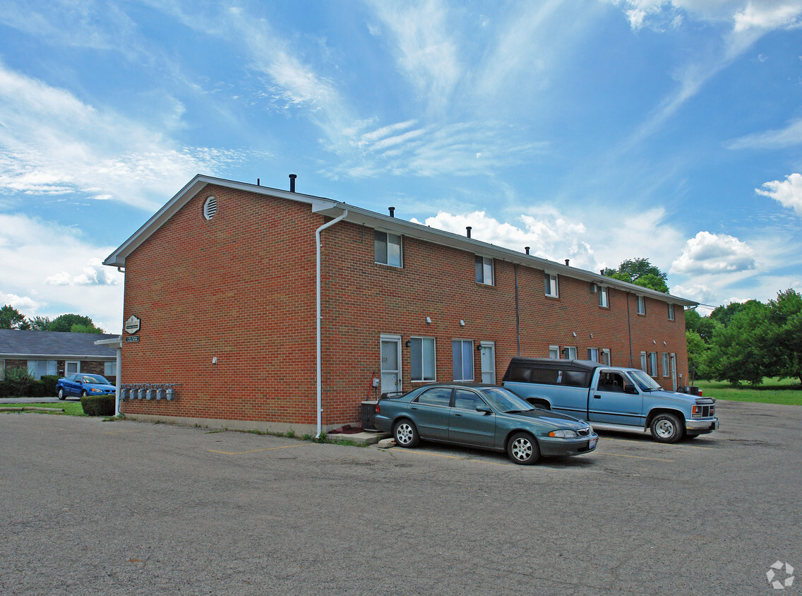 Building Photo - Greenlawn Townhouse Apartments