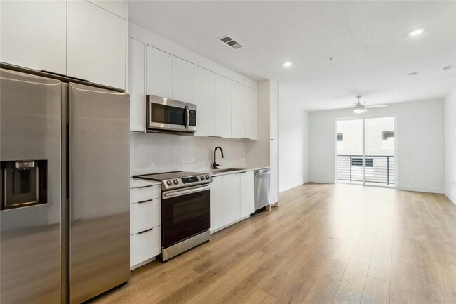 Foto del edificio - 1701 Simond Ave